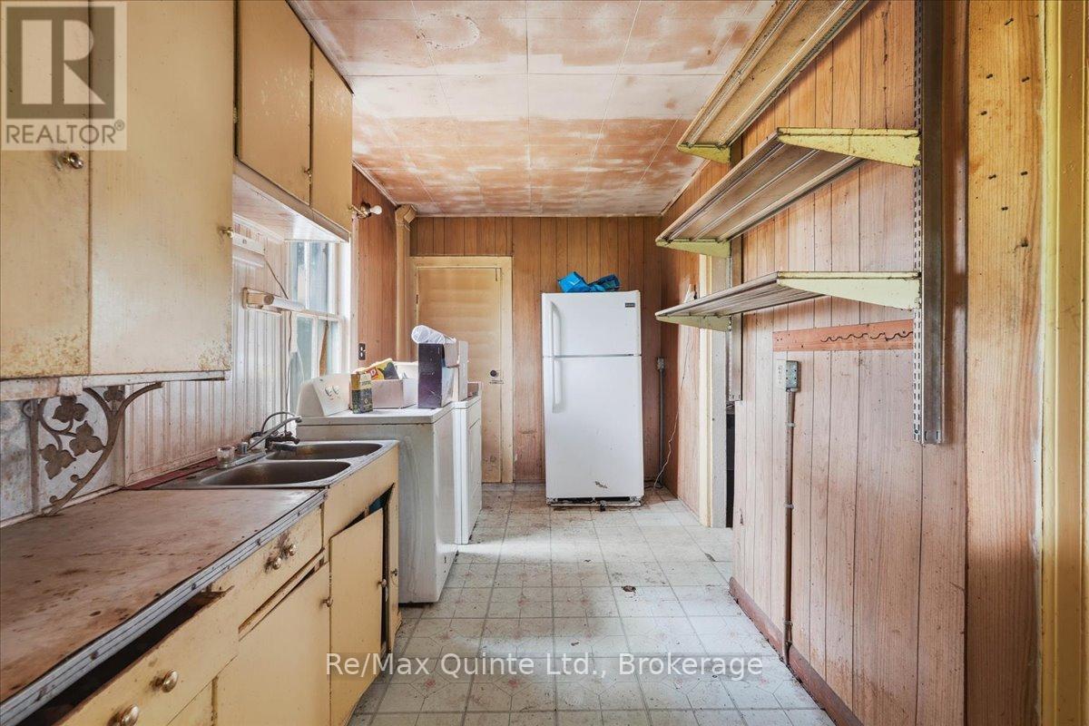 812 ENRIGHT ROAD N - 8