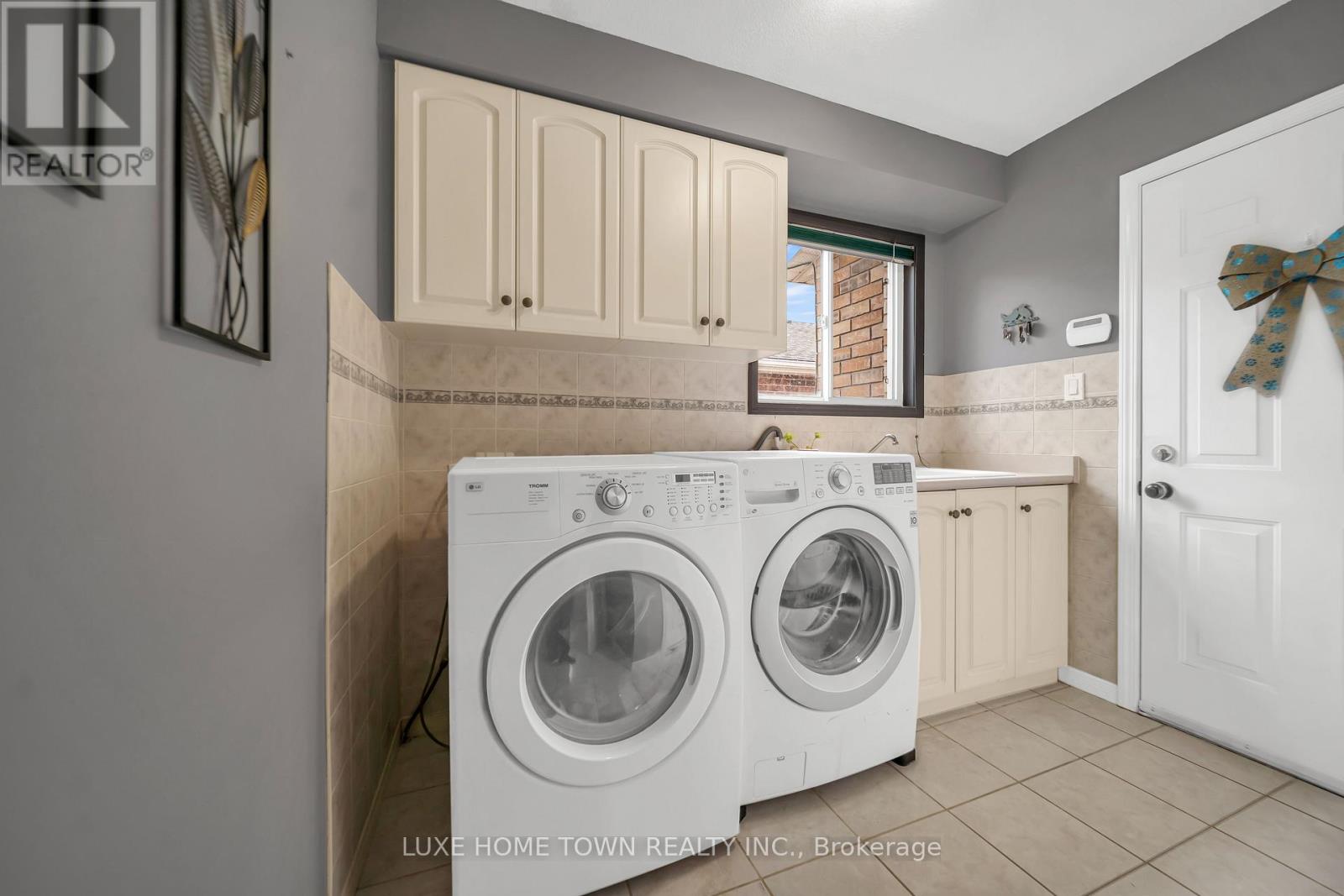 27 FRASERWOOD COURT - 11
