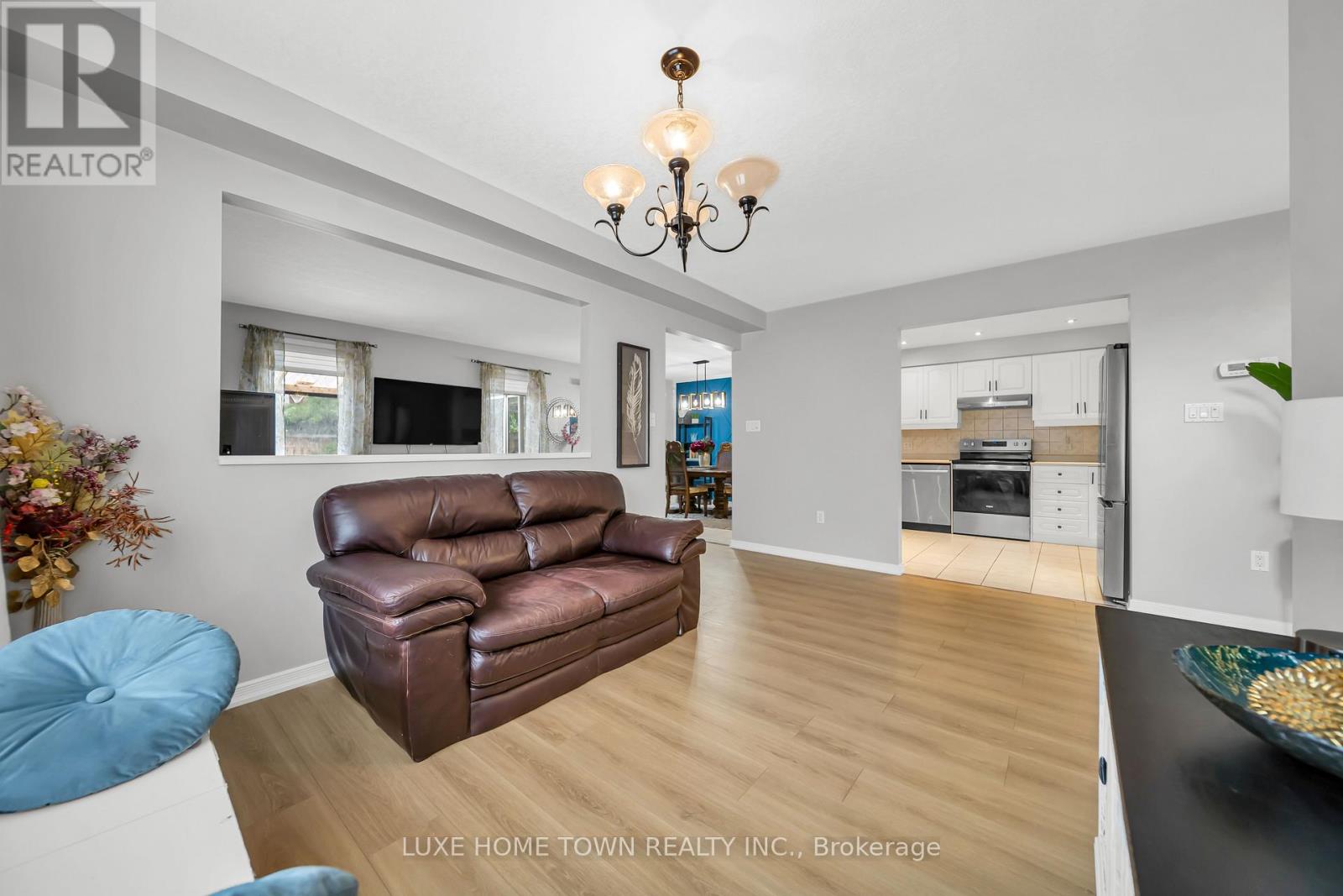 27 FRASERWOOD COURT - 14
