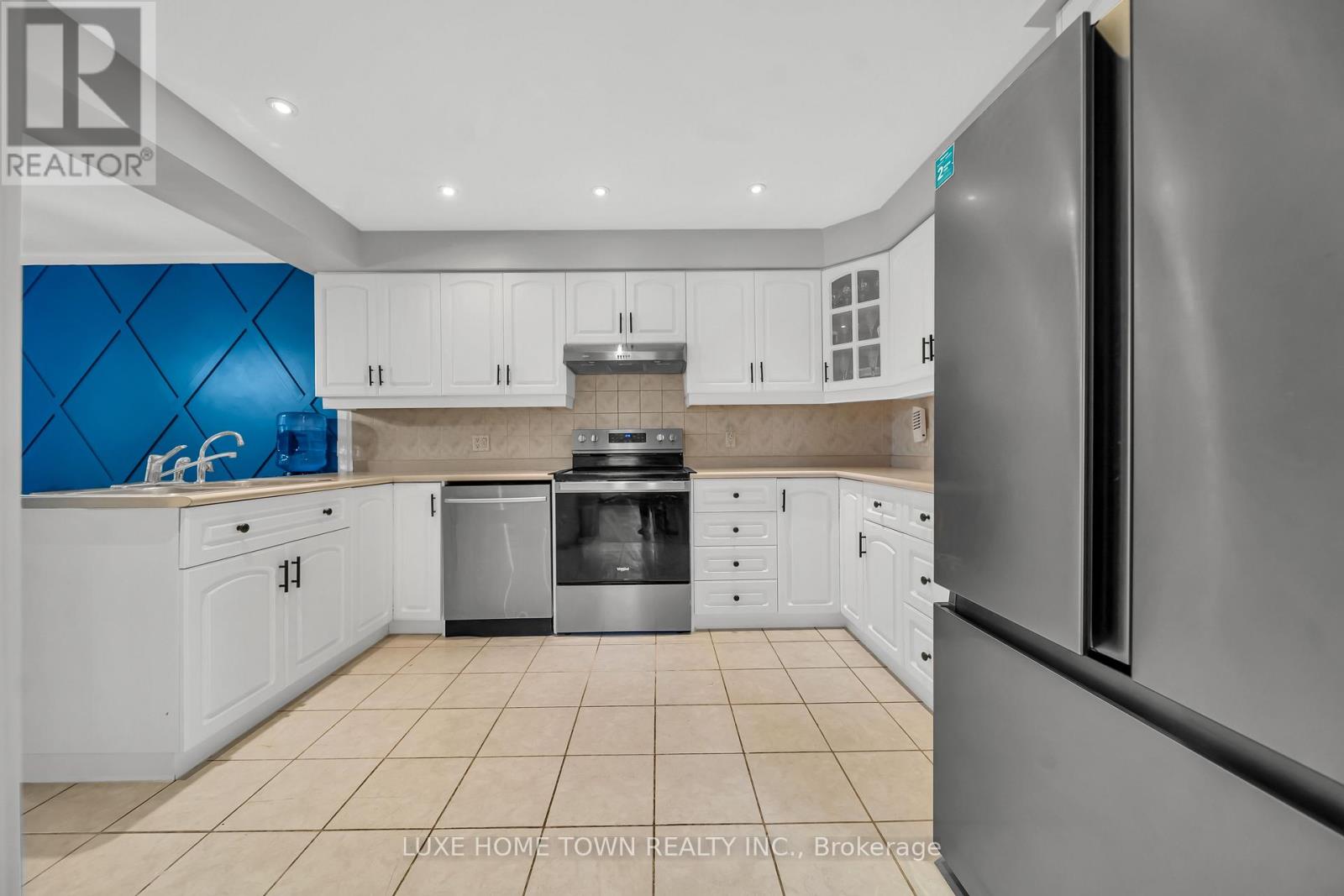 27 FRASERWOOD COURT - 20