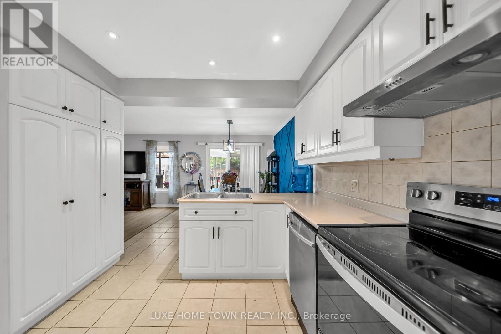 27 FRASERWOOD COURT - 21