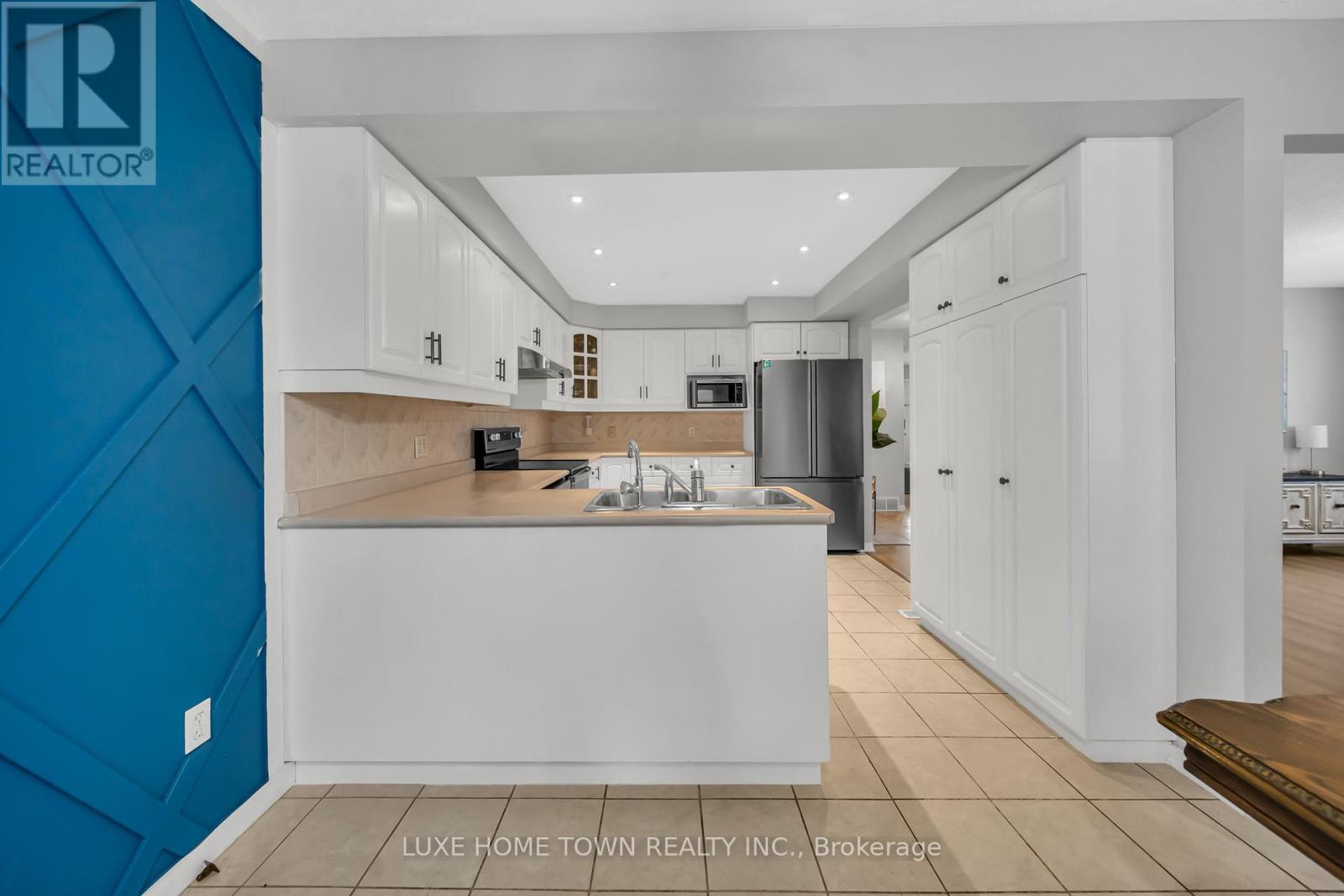 27 FRASERWOOD COURT - 24