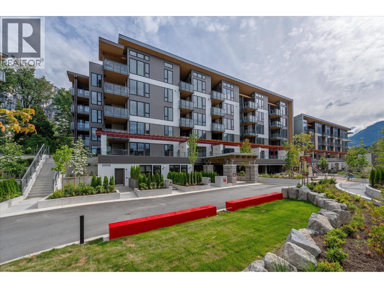 410 1500 SCOTT CRESCENT, Squamish — photo 2