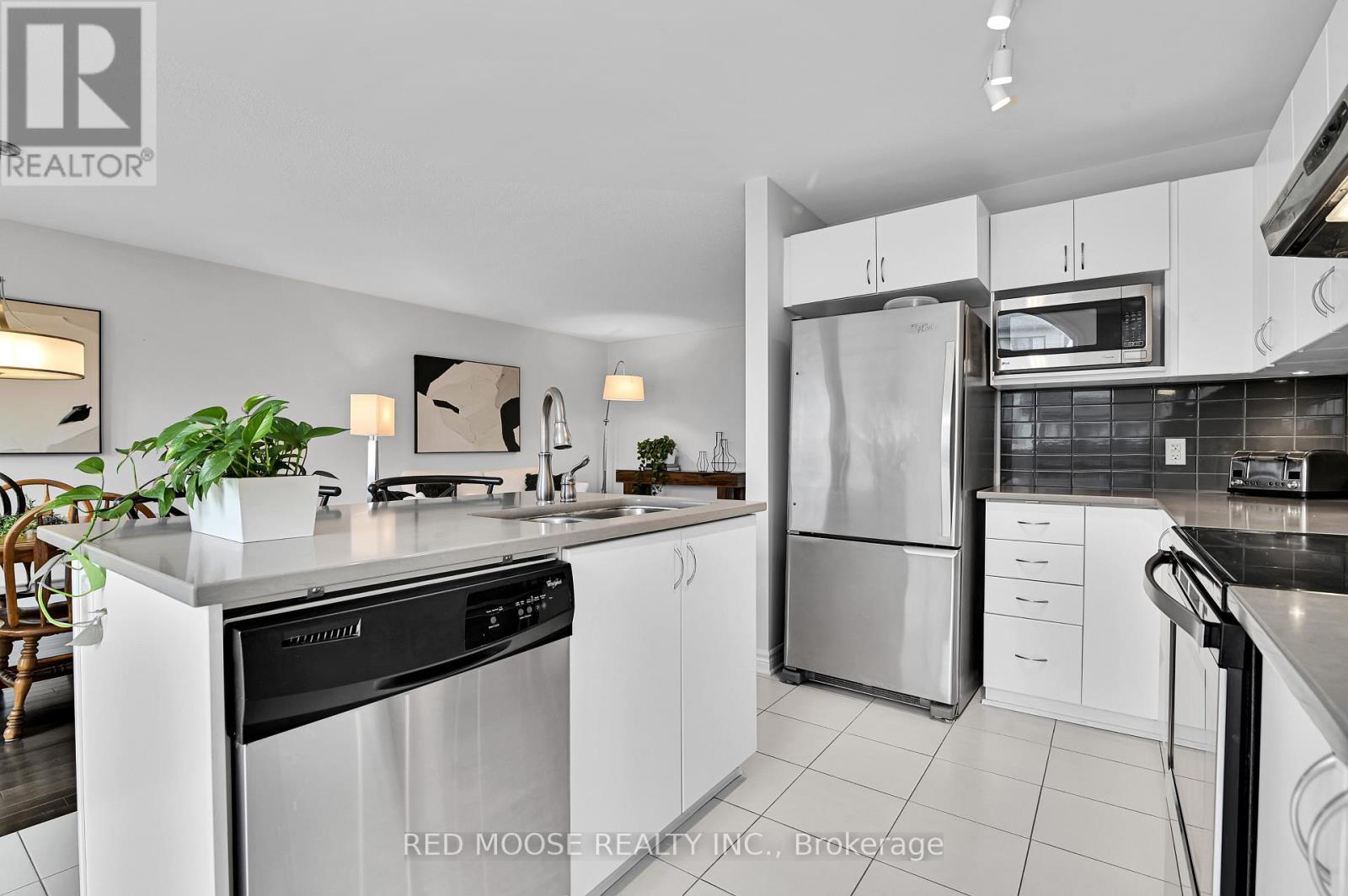 3 Bed, 3 Bath House for Sale in Ottawa – 99 CALVINGTON AVENUE, Ottawa – MLS# X13497654 - Image 14