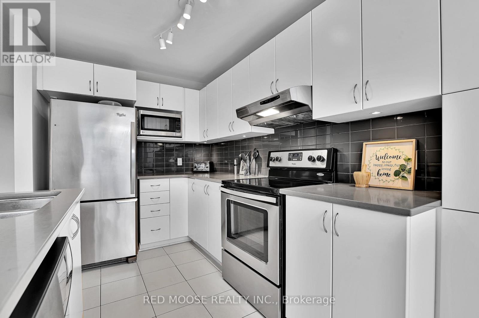 3 Bed, 3 Bath House for Sale in Ottawa – 99 CALVINGTON AVENUE, Ottawa – MLS# X13497654 - Image 15