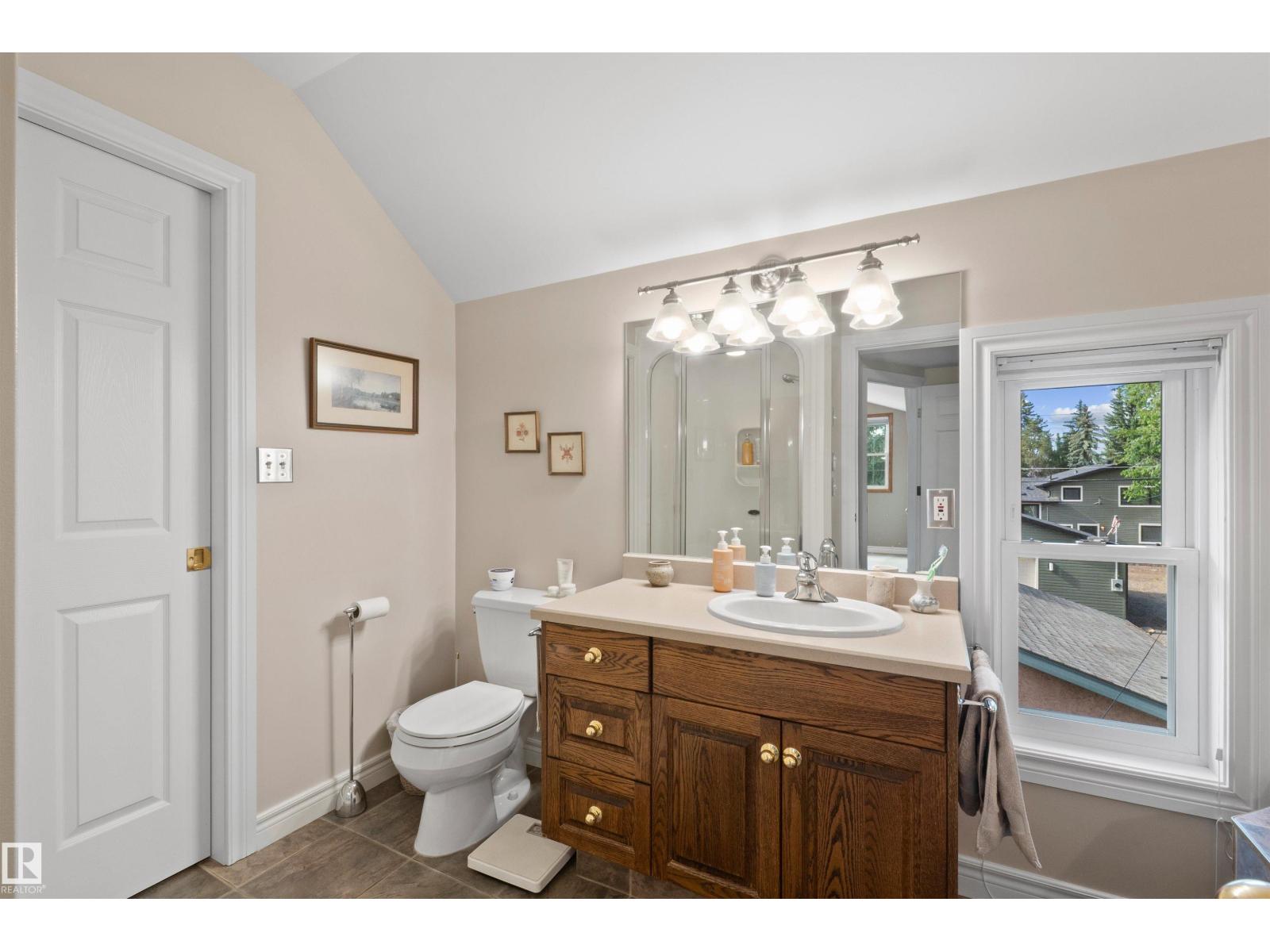 14640 88 AV NW - 35
