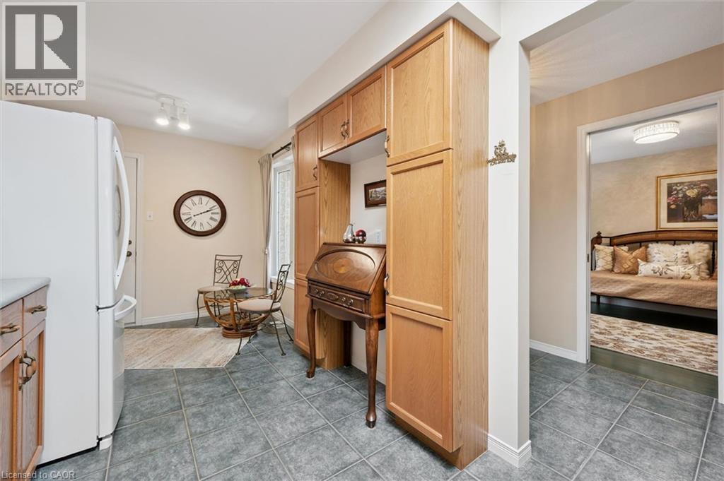 658 ELLESMERE Court - 10