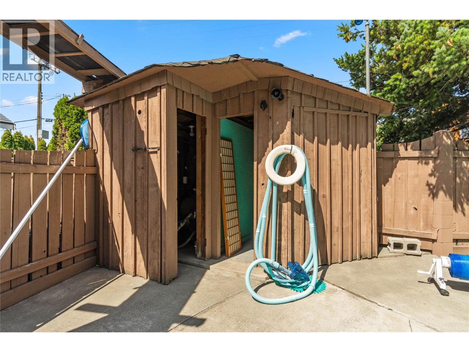 1693 Valleyview Drive - 25