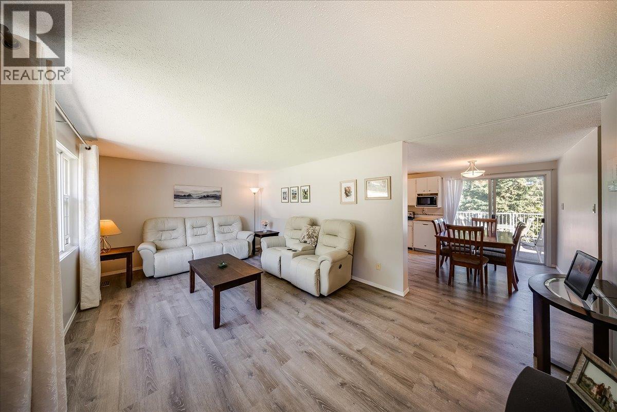 1618 Victoria Avenue - 2