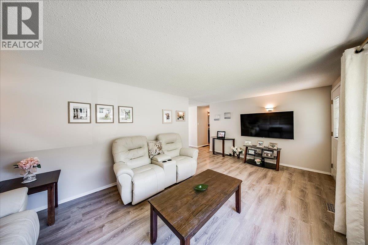 1618 Victoria Avenue - 5