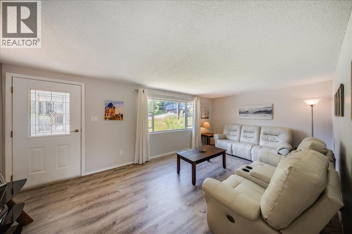 1618 Victoria Avenue - 3