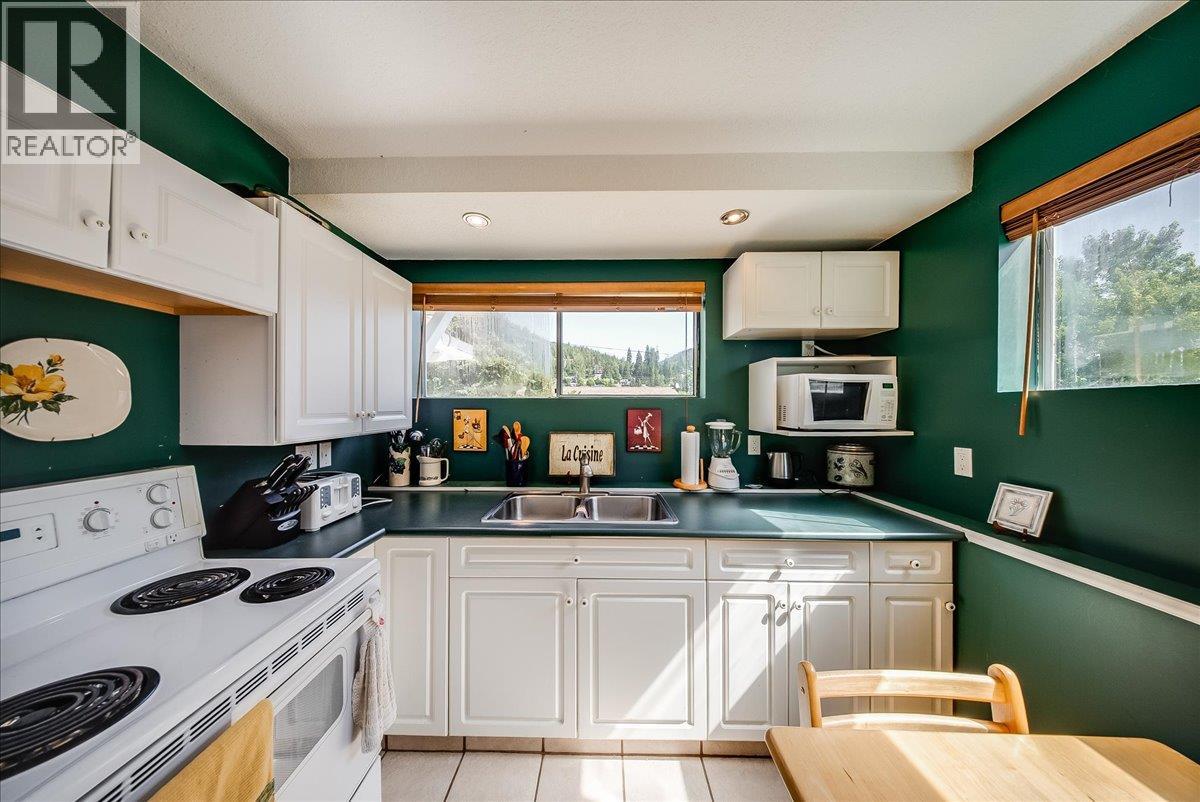 1618 Victoria Avenue - 38