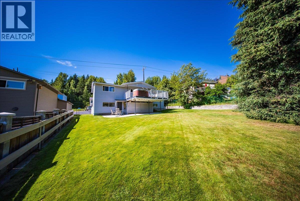 1618 Victoria Avenue - 53