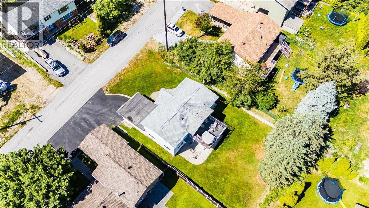 1618 Victoria Avenue - 58