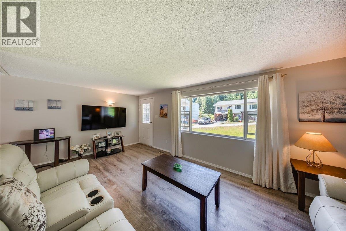 1618 Victoria Avenue - 4