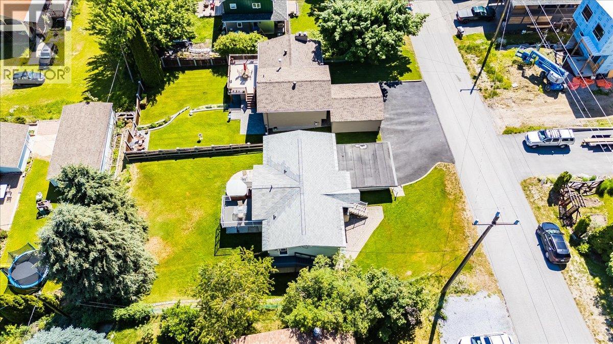 1618 Victoria Avenue - 57