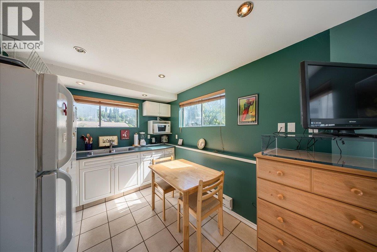 1618 Victoria Avenue - 37