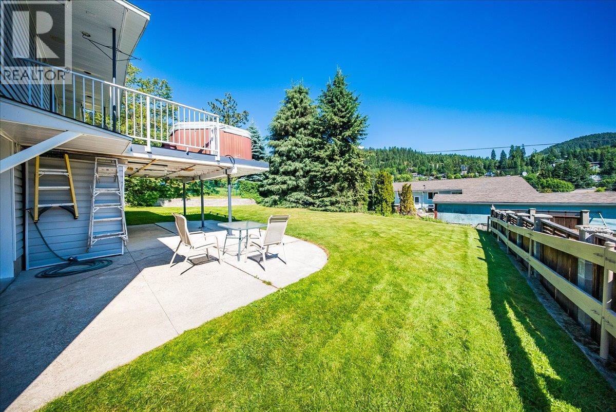 1618 Victoria Avenue - 51