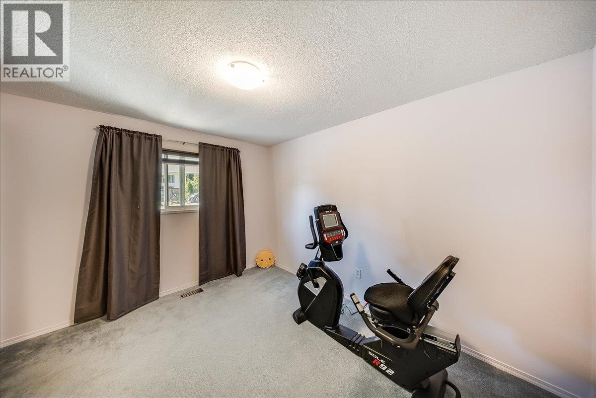 1618 Victoria Avenue - 22