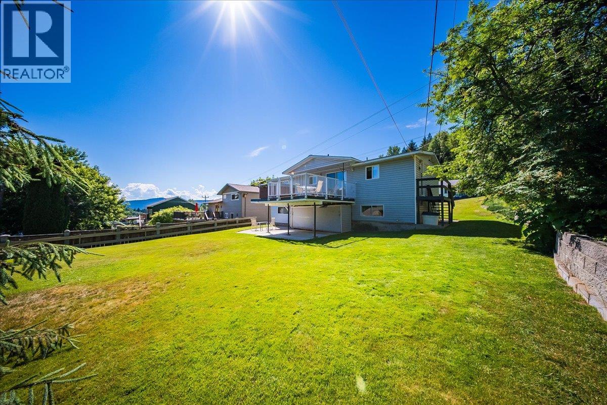 1618 Victoria Avenue - 52