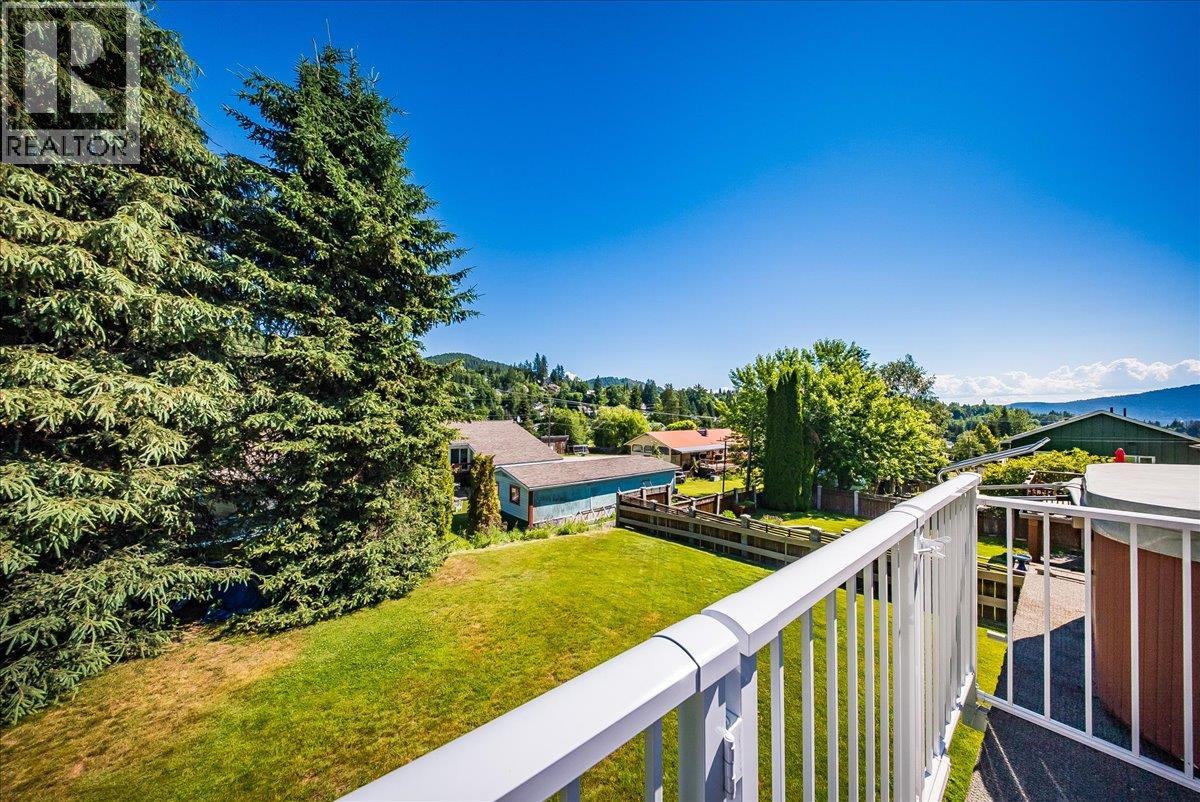 1618 Victoria Avenue - 9