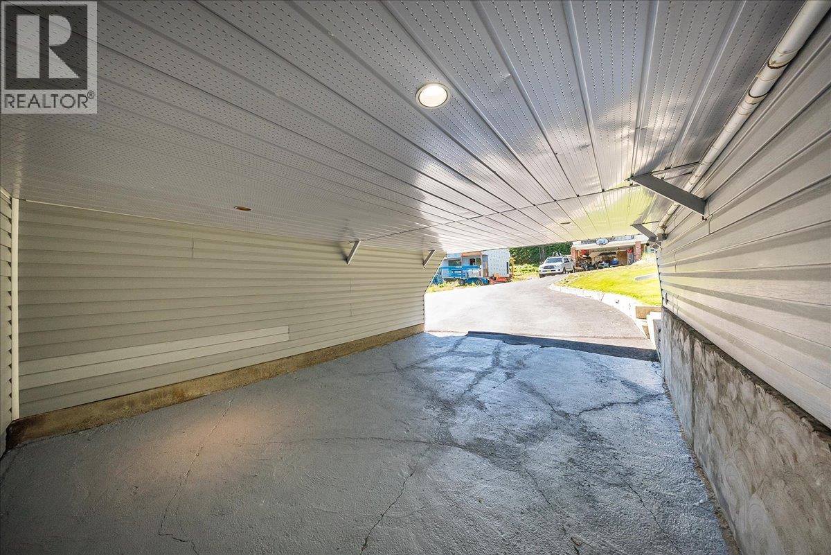 1618 Victoria Avenue - 44