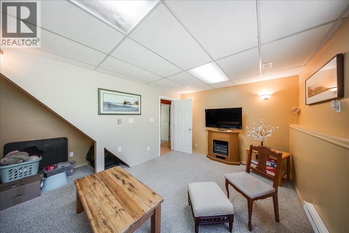 1618 Victoria Avenue - 33