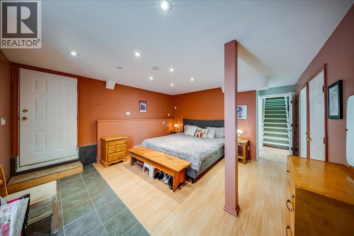 1618 Victoria Avenue - 36