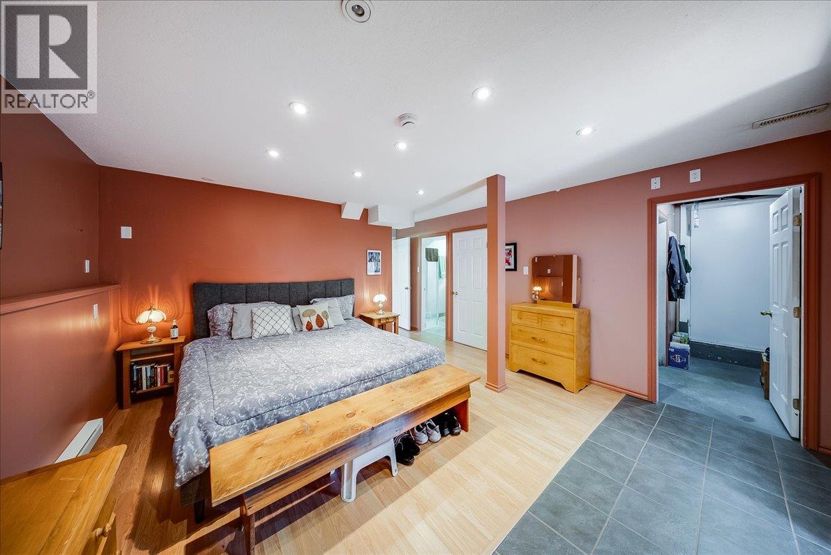 1618 Victoria Avenue - 35
