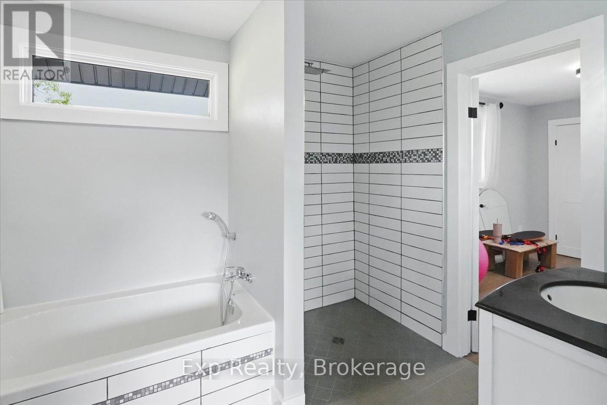 27 GREENWAY CIRCLE - 16