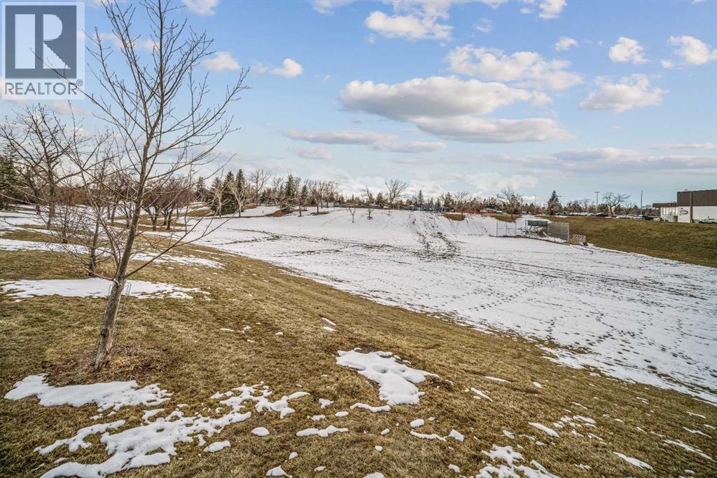 5516 Taylor Crescent NE - 24