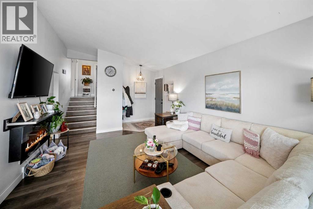 5516 Taylor Crescent NE - 5