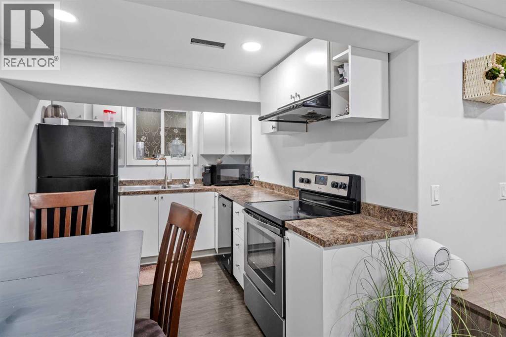 5516 Taylor Crescent NE - 16