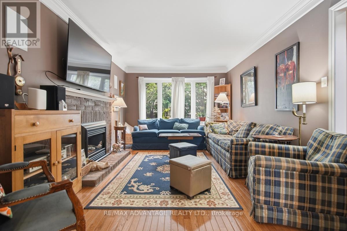 51 LAUREL CRESCENT - 12