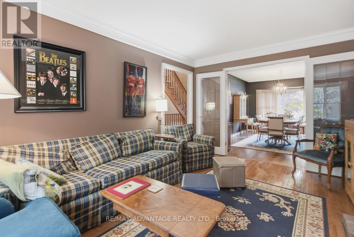 51 LAUREL CRESCENT - 14