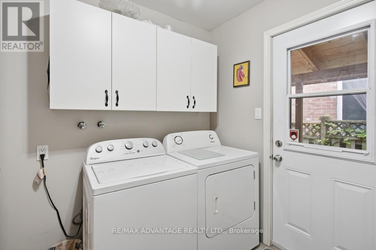 51 LAUREL CRESCENT - 21