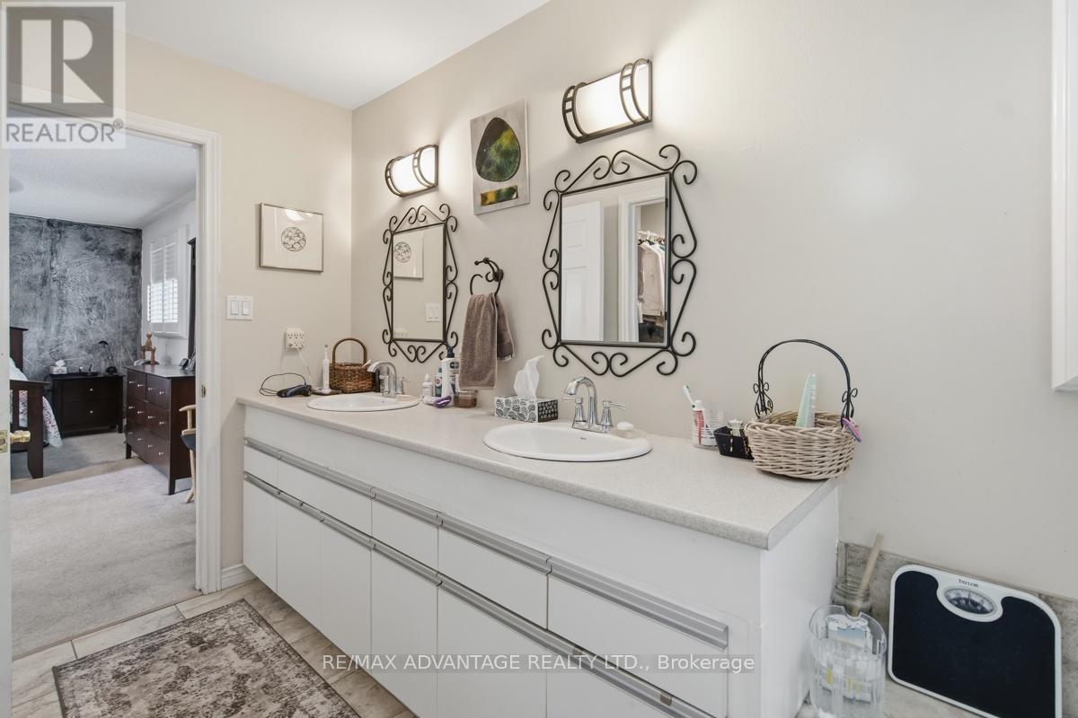 51 LAUREL CRESCENT - 25