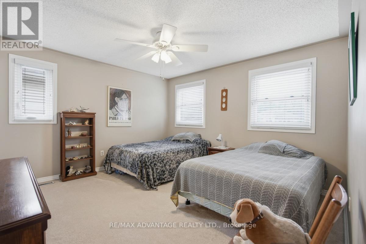 51 LAUREL CRESCENT - 27