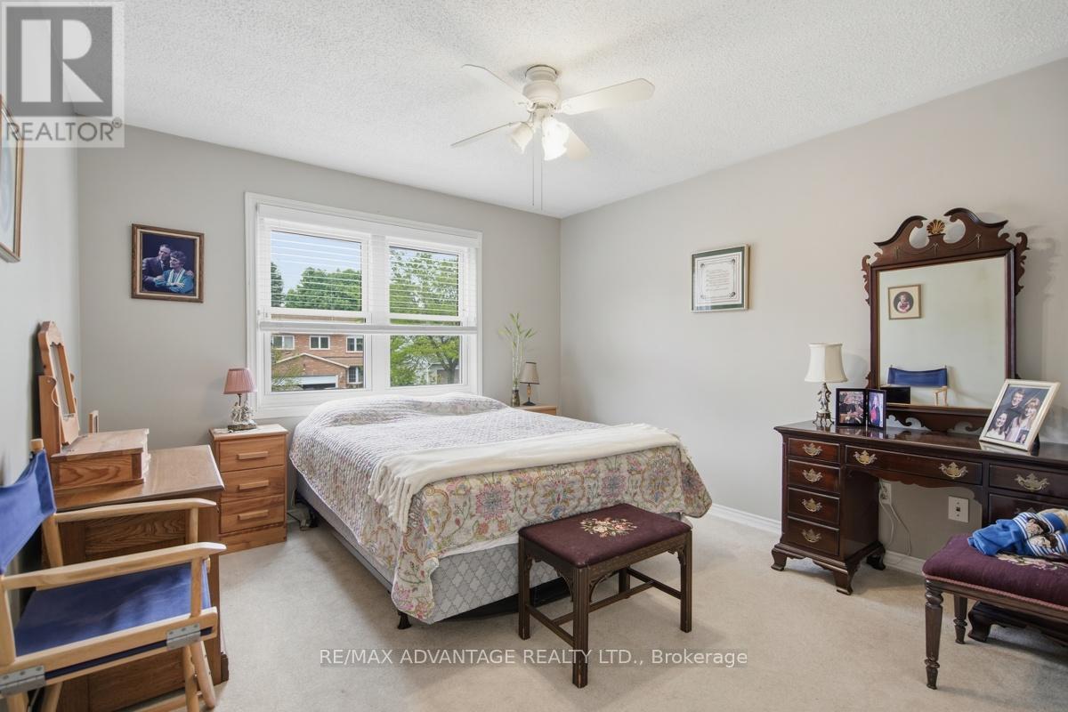 51 LAUREL CRESCENT - 28