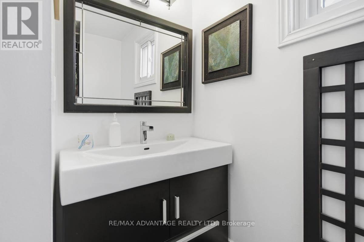 51 LAUREL CRESCENT - 31