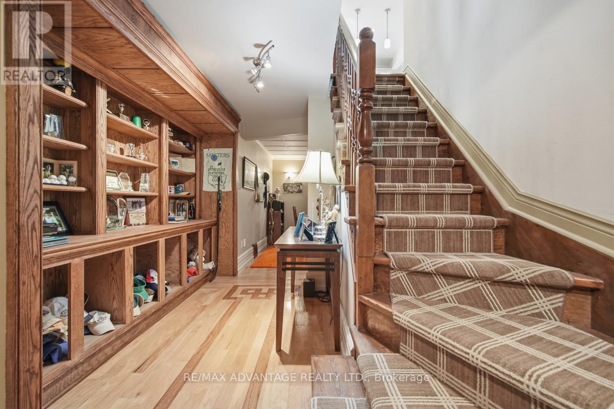 51 LAUREL CRESCENT - 32