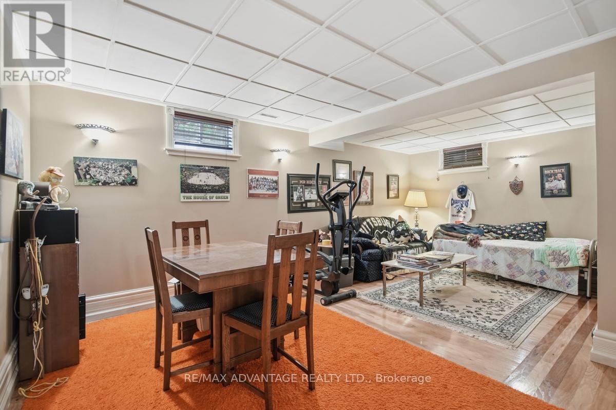 51 LAUREL CRESCENT - 33