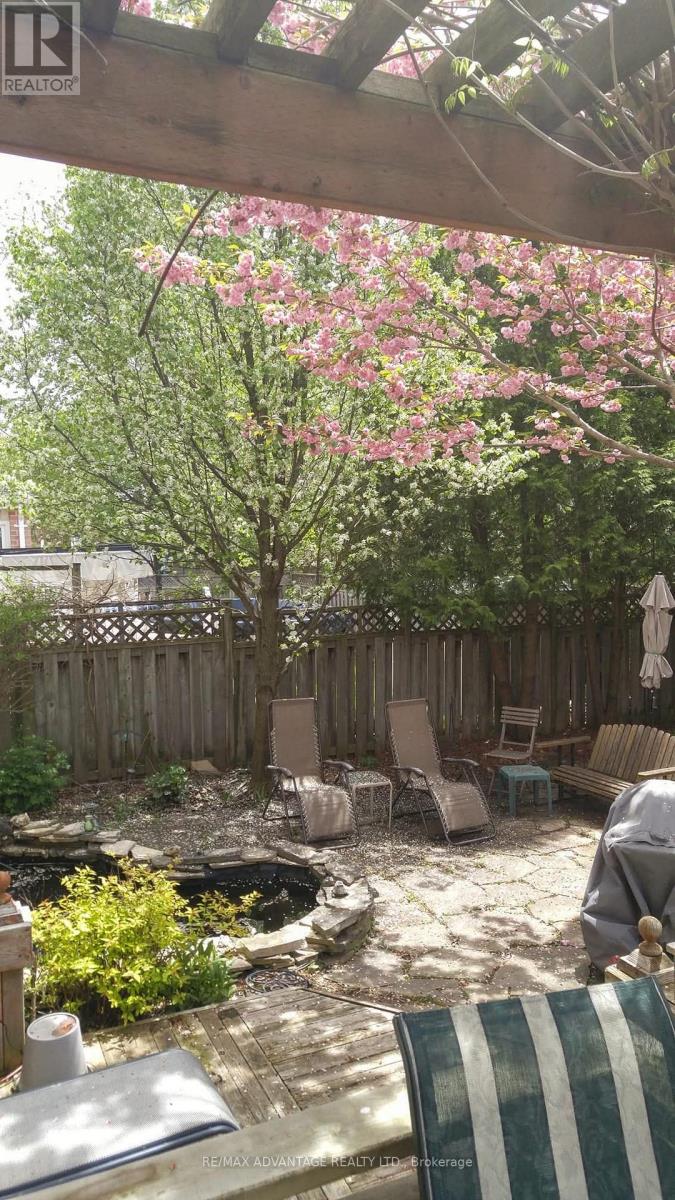 51 LAUREL CRESCENT - 38
