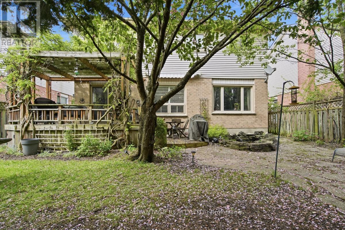 51 LAUREL CRESCENT - 40