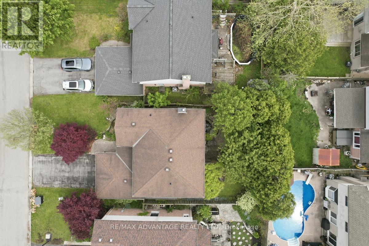 51 LAUREL CRESCENT - 44
