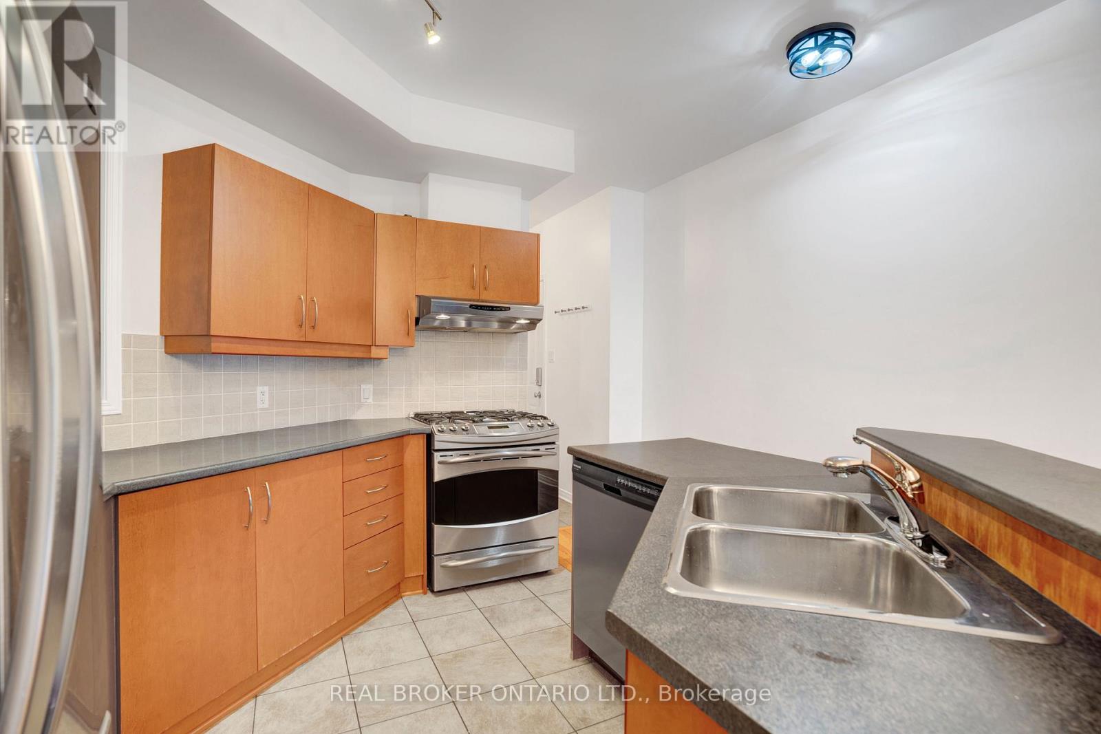 3 Bed, 2 Bath House for Rent in Ottawa – 292 LONDON TERRACE, Ottawa – MLS# X13497734 - Image 7