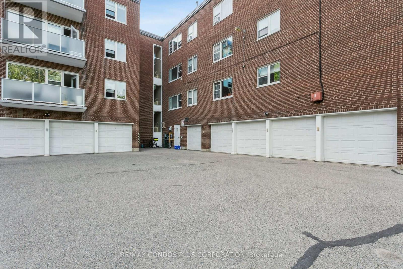 #101 185 STEPHEN DRIVE - 47