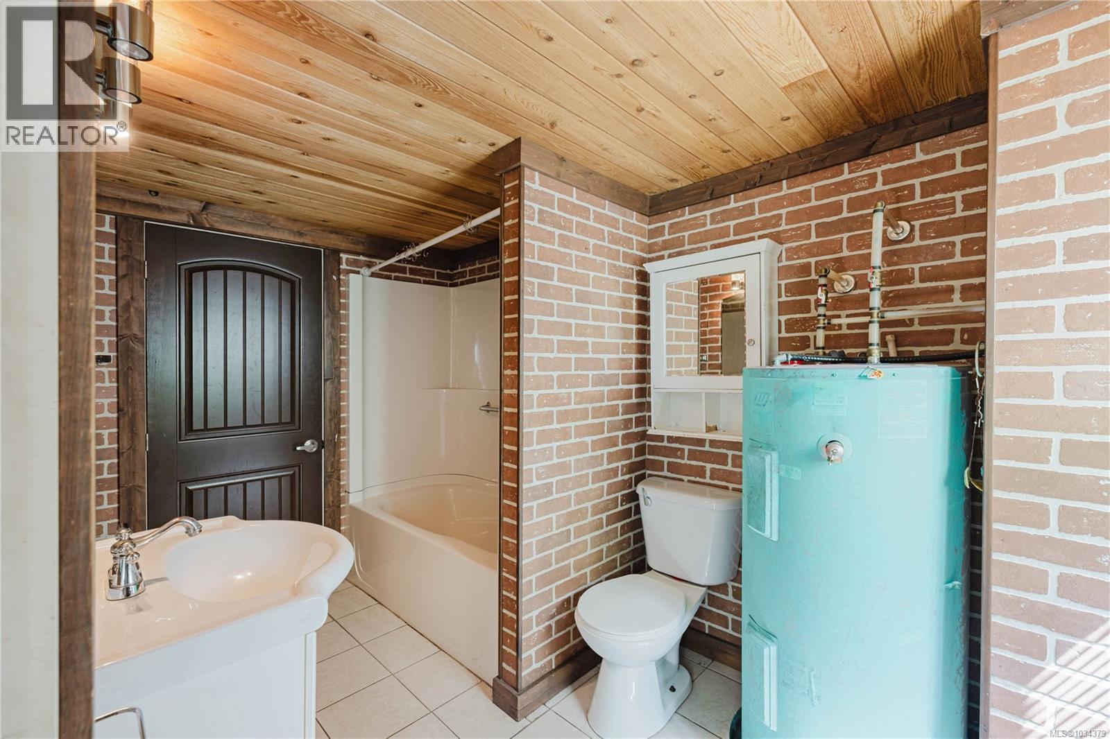  95 Sims Avenue, Saanich