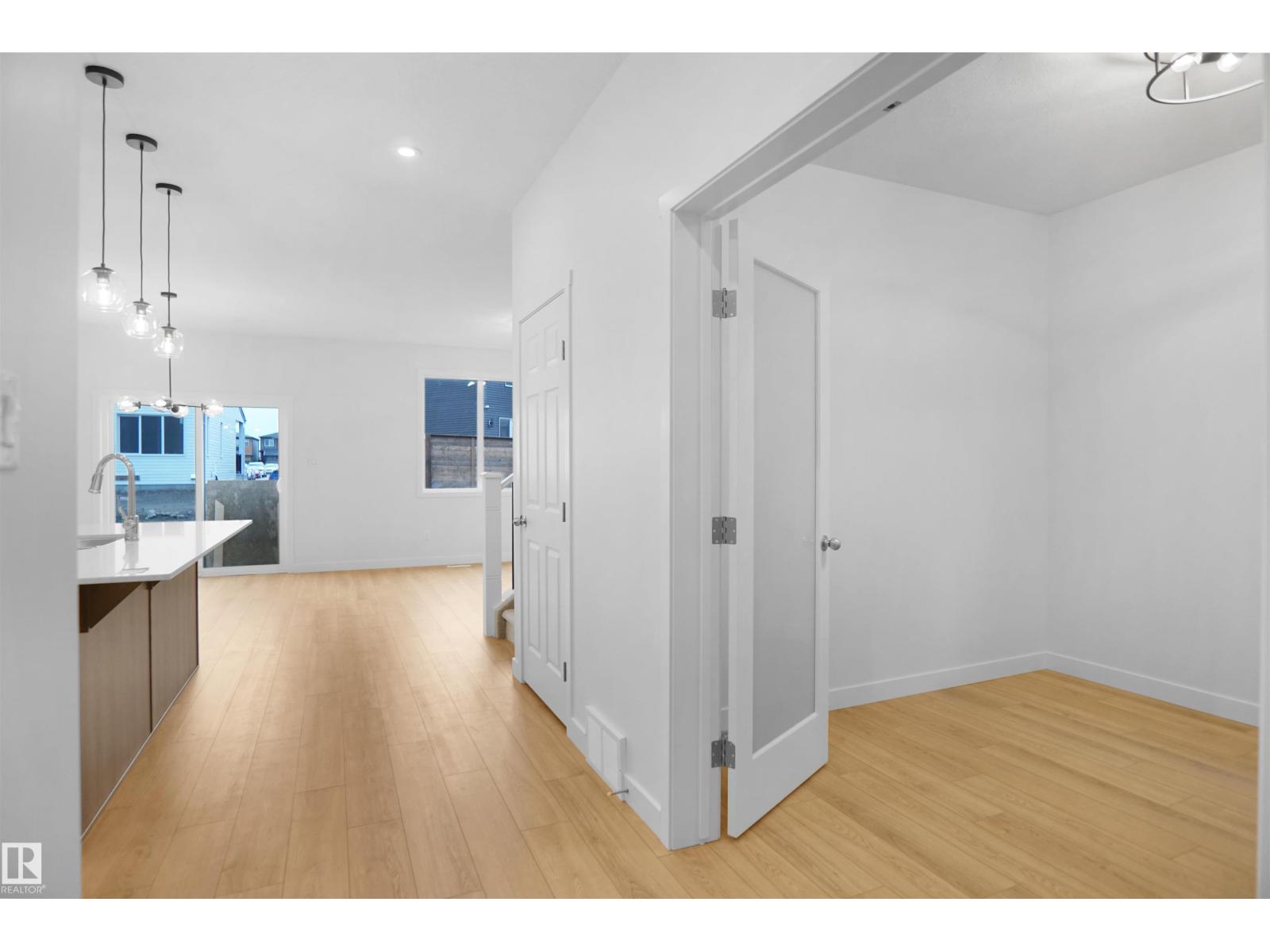 3412 122 ST SW - 4