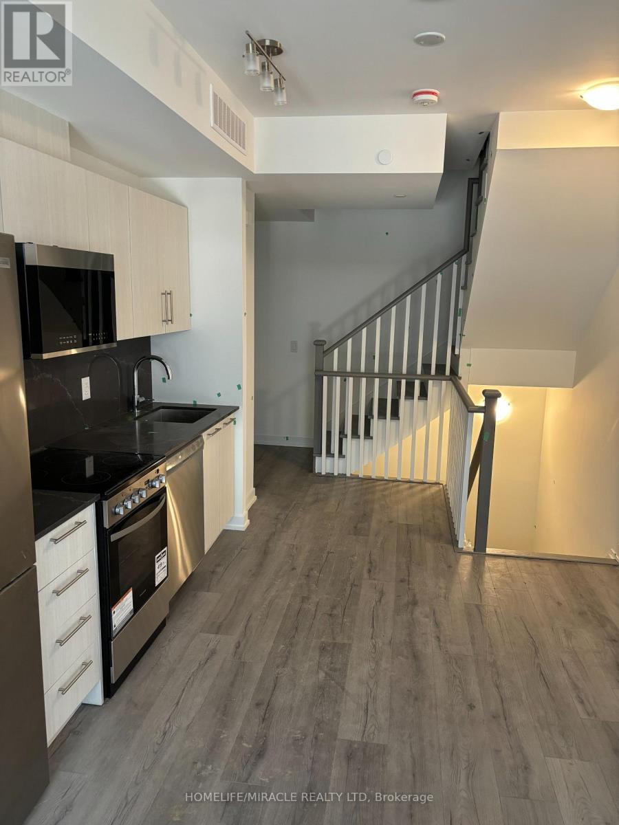 #61 BLKB 861 SHEPPARD AVENUE W - 3
